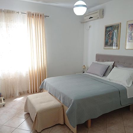 Villa Kostian Sarandë エクステリア 写真