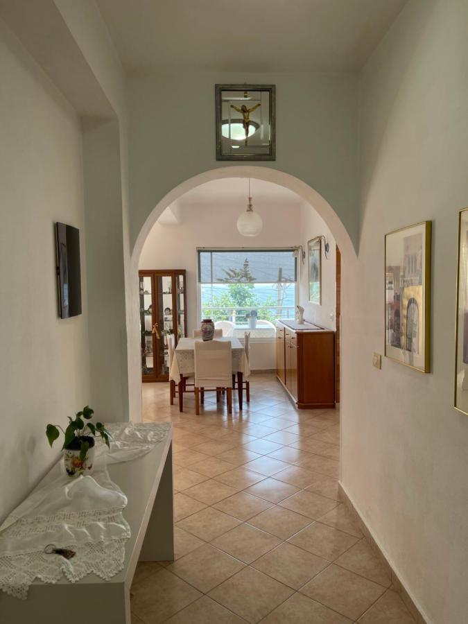 Villa Kostian Sarandë エクステリア 写真