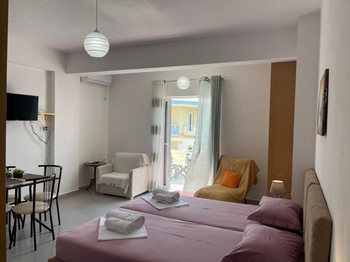 Villa Kostian Sarandë エクステリア 写真