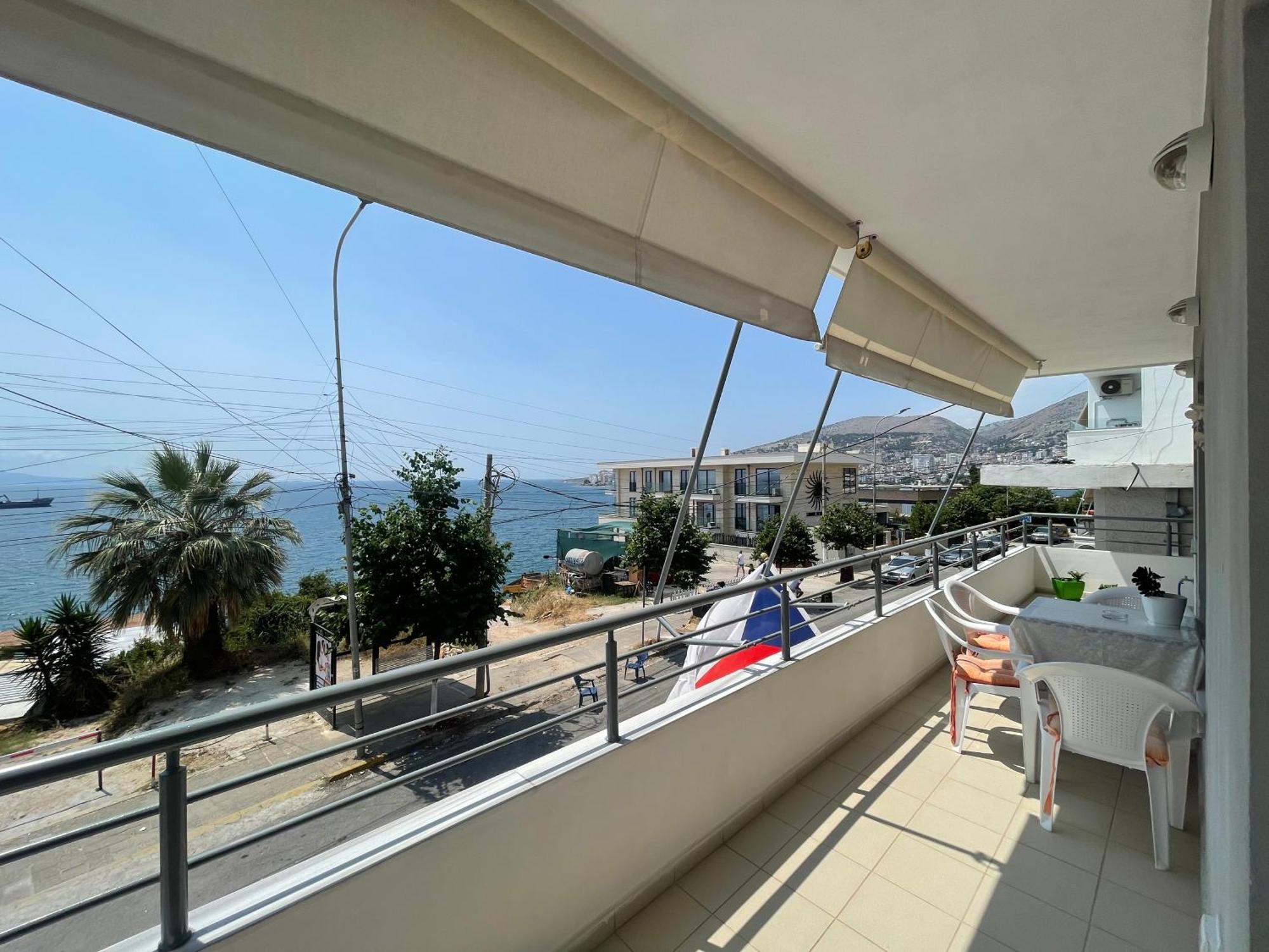 Villa Kostian Sarandë エクステリア 写真