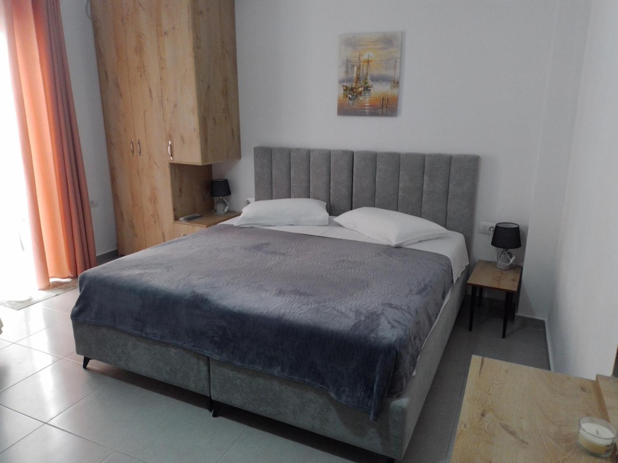 Villa Kostian Sarandë エクステリア 写真