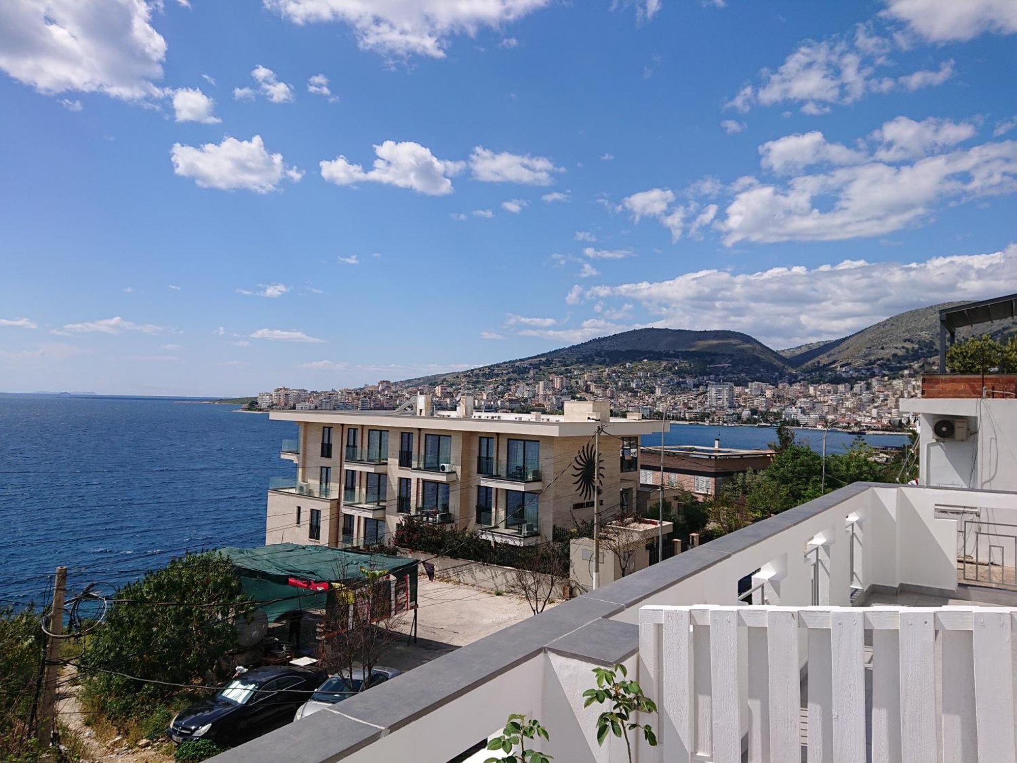 Villa Kostian Sarandë エクステリア 写真