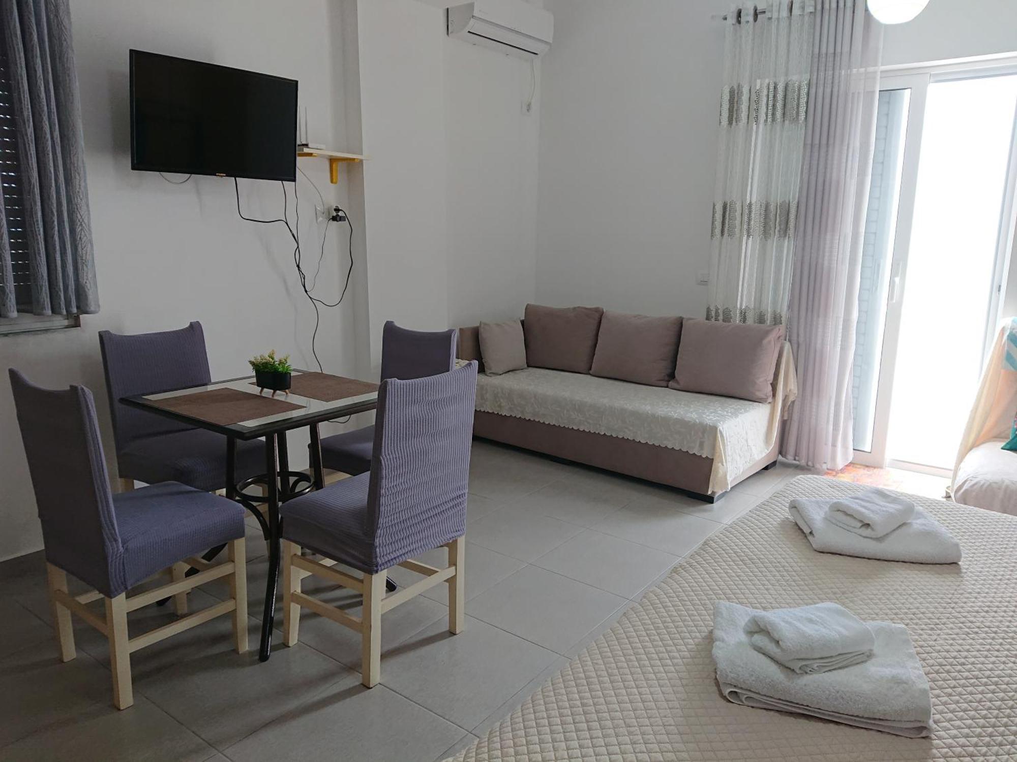 Villa Kostian Sarandë エクステリア 写真