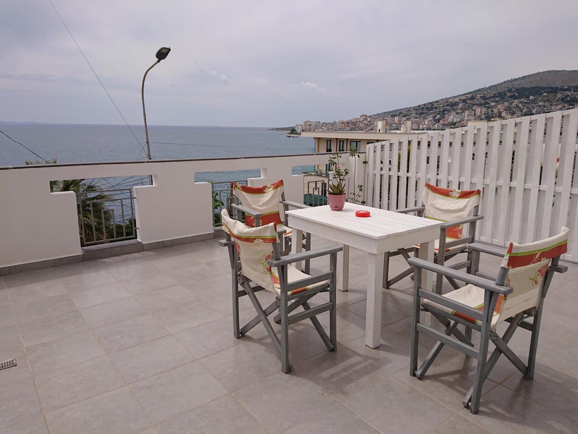 Villa Kostian Sarandë エクステリア 写真